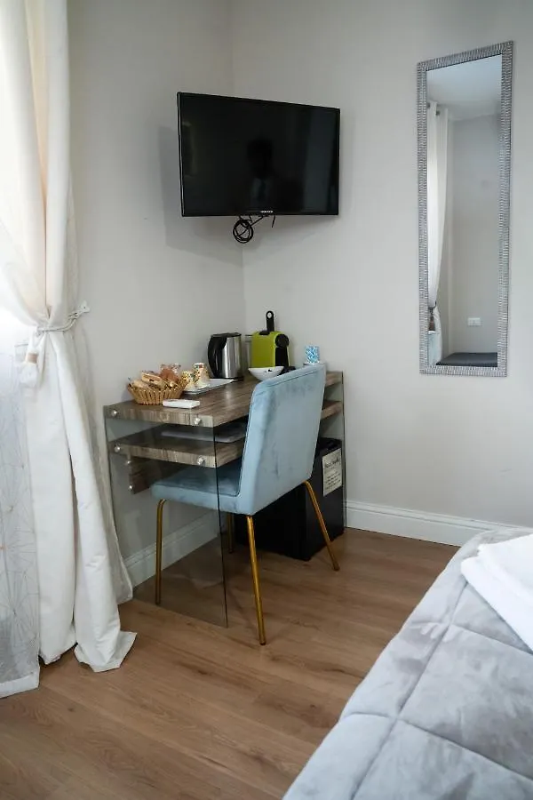 ** Guest house La Residenza Isabella Milan Italy