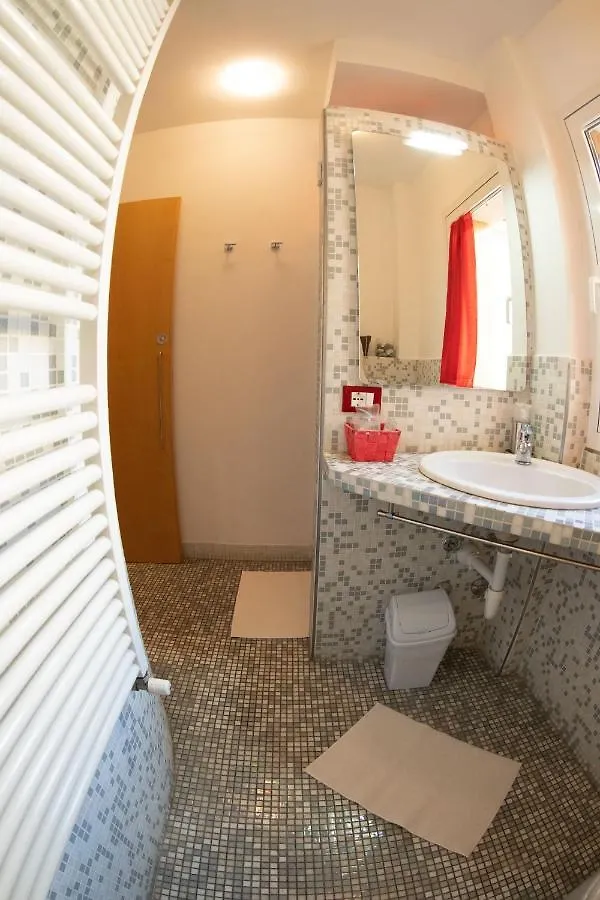 La Residenza Isabella Milan 2*,